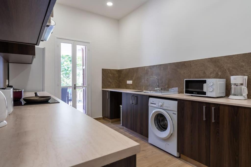 Verdant 1-bedroom In Апартаменти *