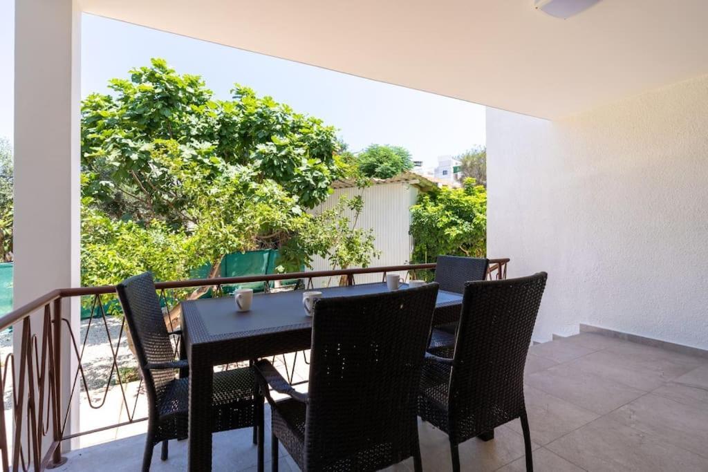 Апартаменти Verdant 1-bedroom In *
